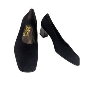 Salvatore Ferragamo Womens Black Suede Classic Elegant Pump Heels Sz 9 Workwear